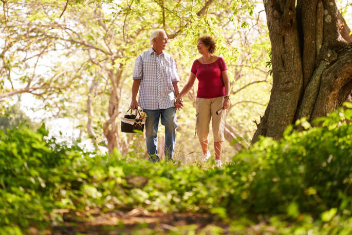 Stem-Cell Therapy - happy couple going on picnic